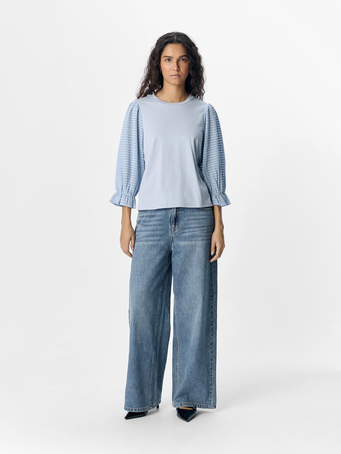 model_shot-front_full